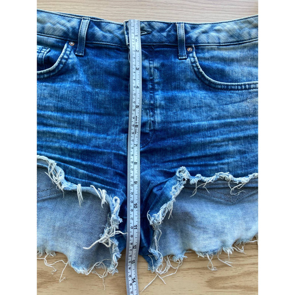 Forever 21 Distressed Short Cut-Off Jean Shorts 29in Waist (Sz8) - Picture 15 of 16